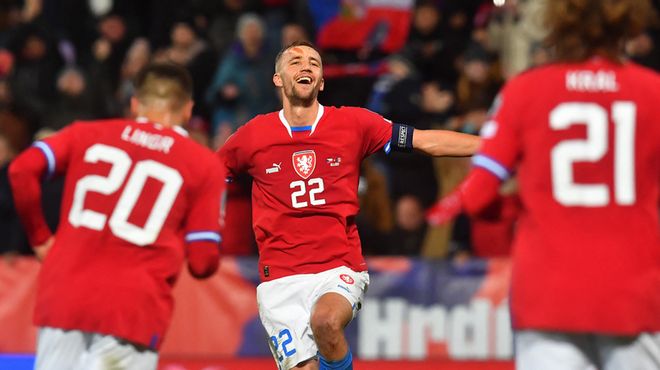 她保持冷静 她保持冷静